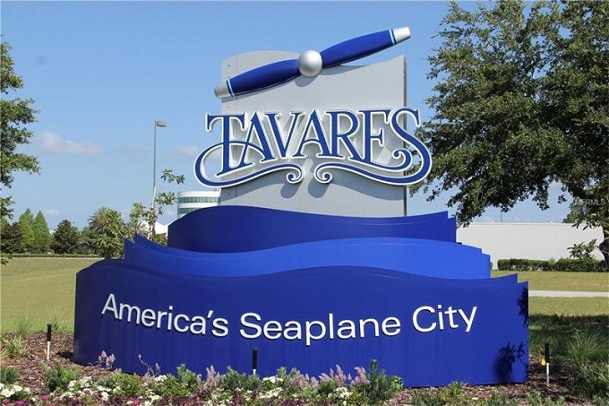 TavaresSeaplaneSign